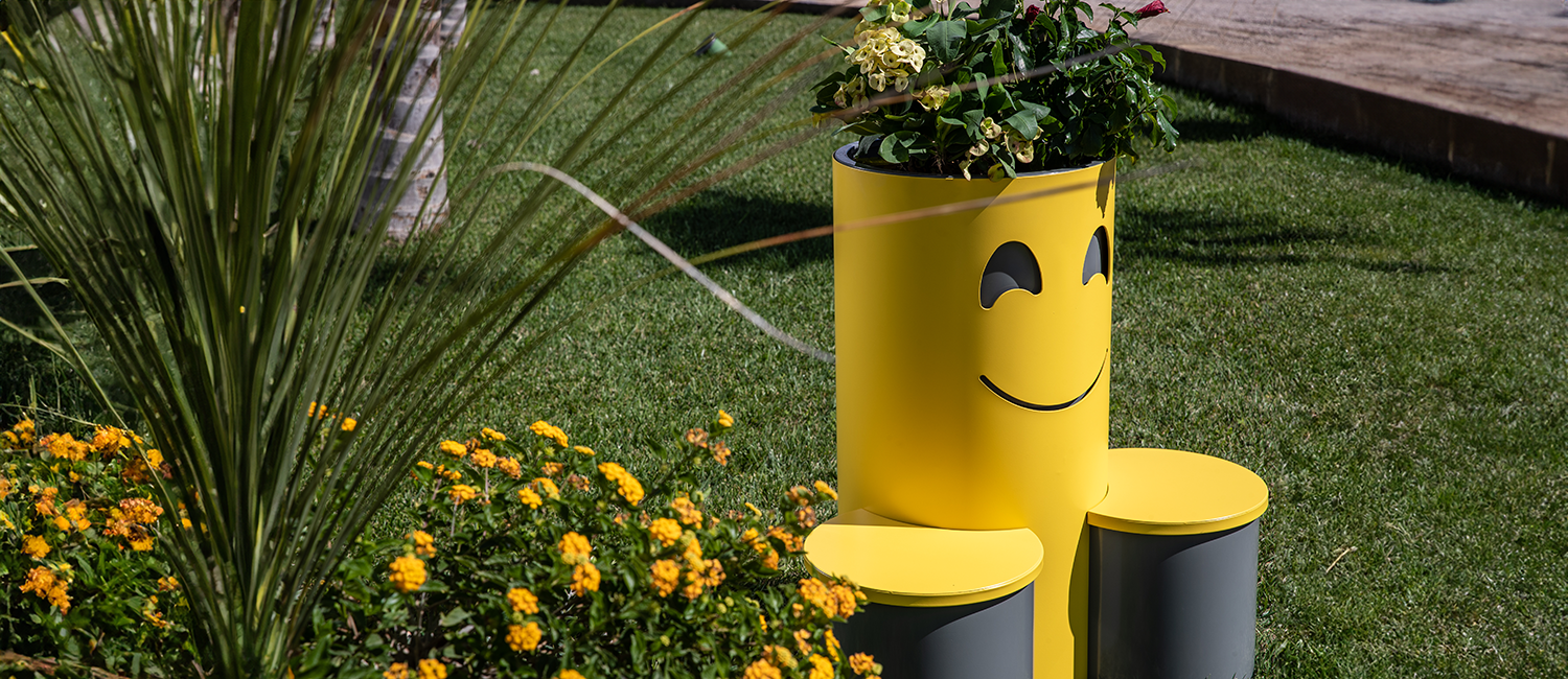 Tubetto seat with flower box