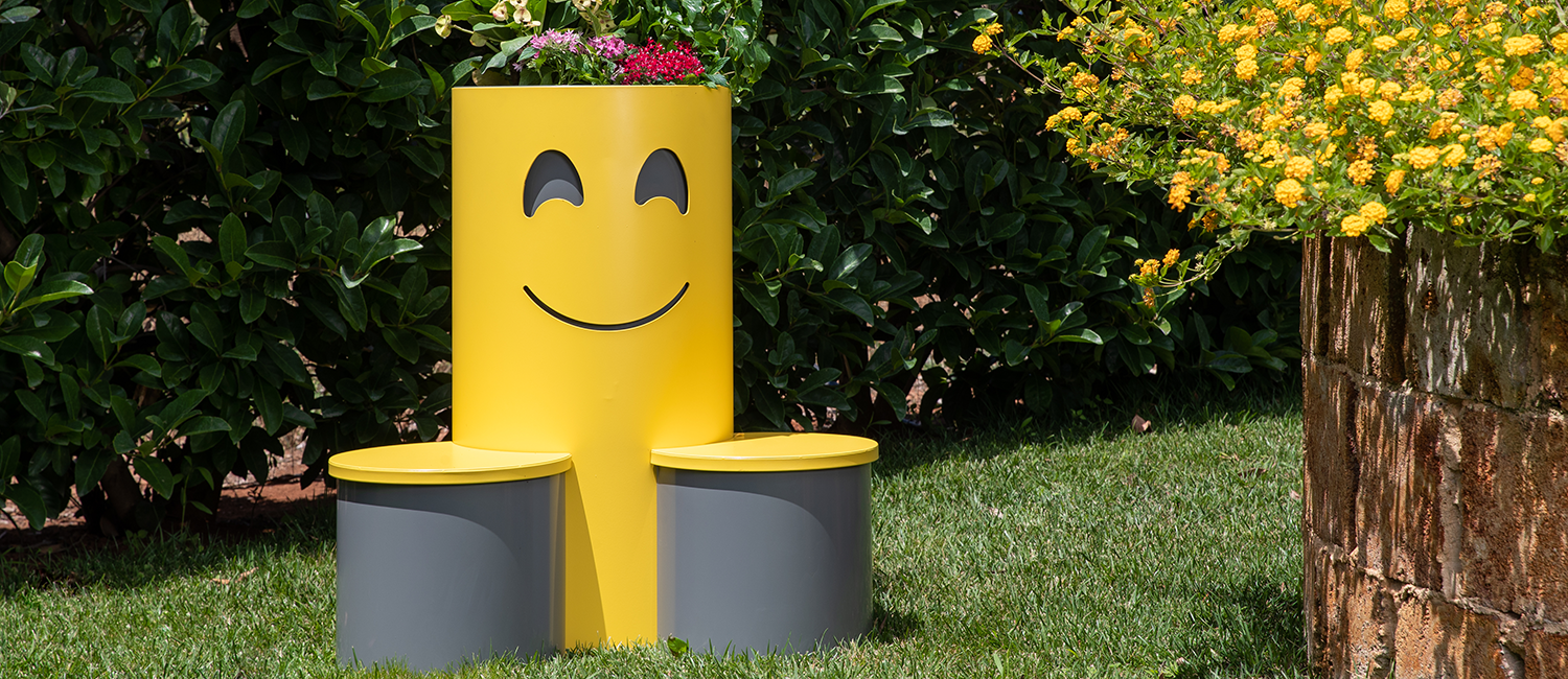 Tubetto seat with flower box