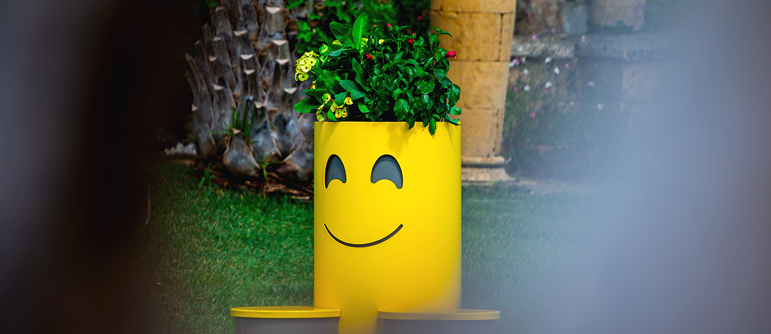 Tubetto seat with flower box