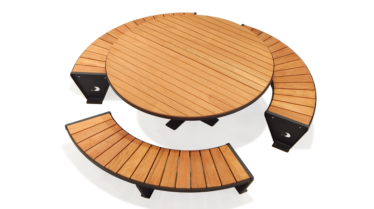 Round picnic table